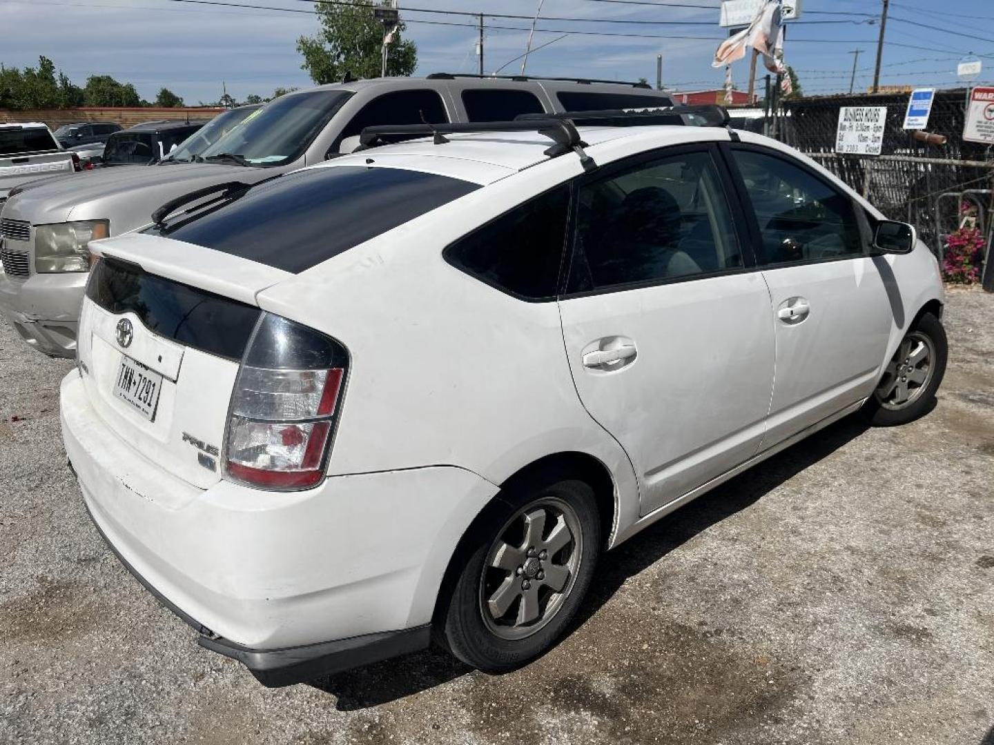 2005 WHITE TOYOTA PRIUS 4-Door Liftback (JTDKB20U253) with an 1.5L L4 DOHC 16V HYBRID engine, AUTOMATIC transmission, located at 2303 West Mt. Houston, Houston, 77038, (281) 507-3956, 29.771597, -95.339569 - Photo#1