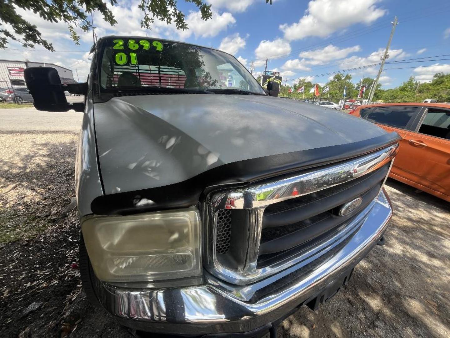 2001 GRAY FORD F-250 SD XL Crew Cab Short Bed 2WD (1FTNW20S11E) with an 6.8L V10 SOHC 20V engine, AUTOMATIC transmission, located at 2303 West Mt. Houston, Houston, 77038, (281) 507-3956, 29.771597, -95.339569 - Photo#0