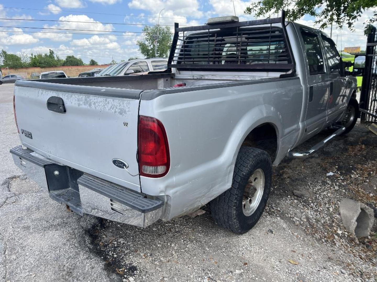 2001 GRAY FORD F-250 SD XL Crew Cab Short Bed 2WD (1FTNW20S11E) with an 6.8L V10 SOHC 20V engine, AUTOMATIC transmission, located at 2303 West Mt. Houston, Houston, 77038, (281) 507-3956, 29.771597, -95.339569 - Photo#1