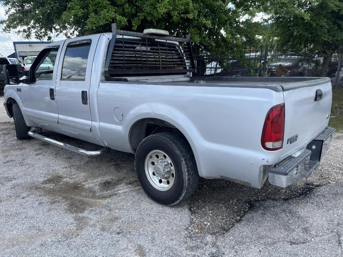 2001 GRAY FORD F-250 SD XL Crew Cab Short Bed 2WD (1FTNW20S11E) with an 6.8L V10 SOHC 20V engine, AUTOMATIC transmission, located at 2303 West Mt. Houston, Houston, 77038, (281) 507-3956, 29.771597, -95.339569 - Photo#3