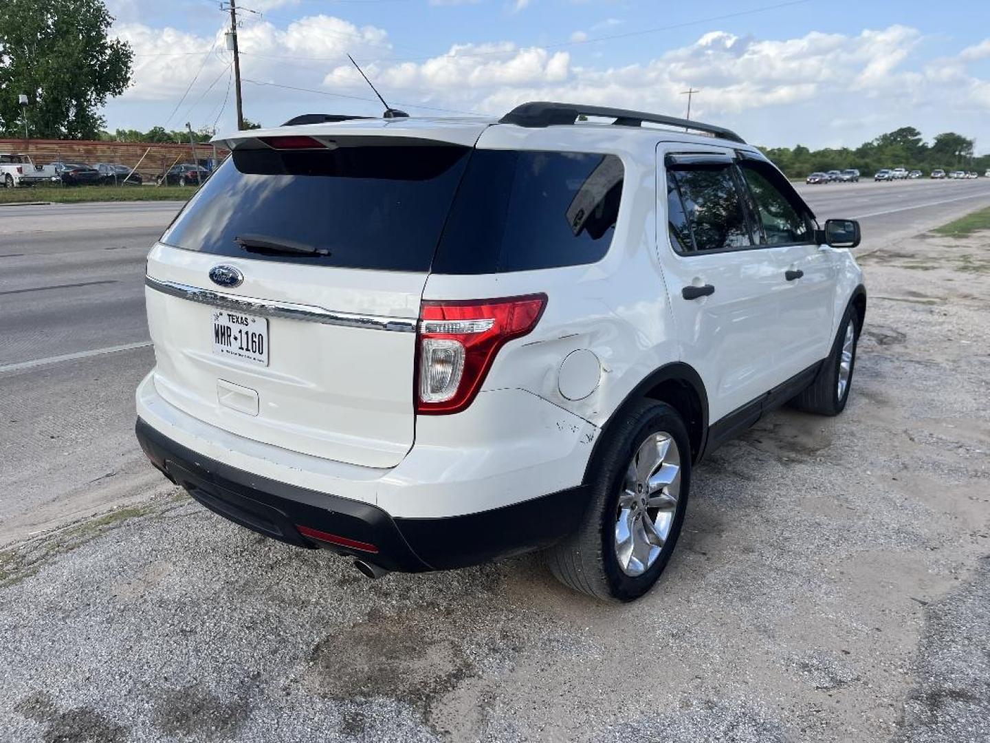 2012 WHITE FORD EXPLORER Base FWD (1FMHK7B89CG) with an 3.5L V6 DOHC 24V engine, AUTOMATIC transmission, located at 2303 West Mt. Houston, Houston, 77038, (281) 507-3956, 29.771597, -95.339569 - Photo#1