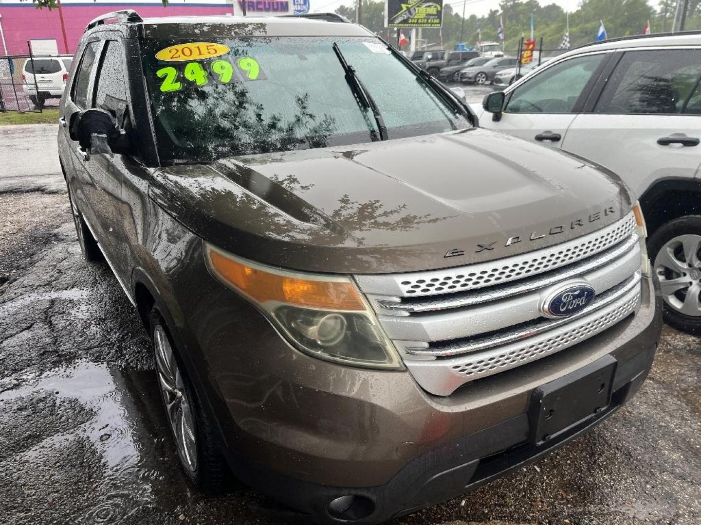 2015 GRAY FORD EXPLORER XLT FWD (1FM5K7D83FG) with an 3.5L V6 DOHC 24V engine, AUTOMATIC transmission, located at 2303 West Mt. Houston, Houston, 77038, (281) 507-3956, 29.771597, -95.339569 - Photo#0