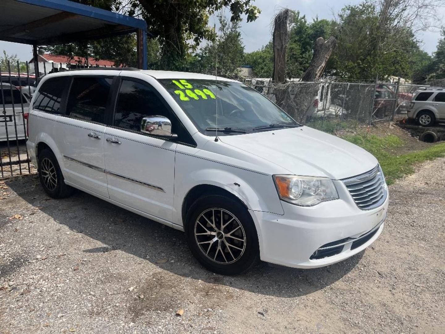 2015 WHITE CHRYSLER TOWN and COUNTRY Touring-L (2C4RC1CG8FR) with an 3.6L V6 DOHC 24V engine, AUTOMATIC transmission, located at 2303 West Mt. Houston, Houston, 77038, (281) 507-3956, 29.771597, -95.339569 - Photo#2