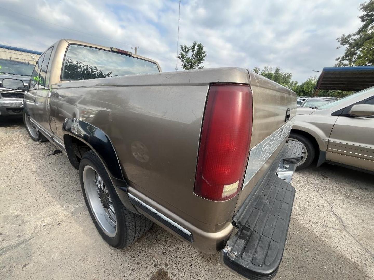 1994 BROWN CHEVROLET C/K 2500 Ext. Cab 6.5-ft. Bed 2WD (2GCFC29K9R1) with an 5.7L V8 OHV 16V engine, AUTOMATIC transmission, located at 2303 West Mt. Houston, Houston, 77038, (281) 507-3956, 29.771597, -95.339569 - Photo#1
