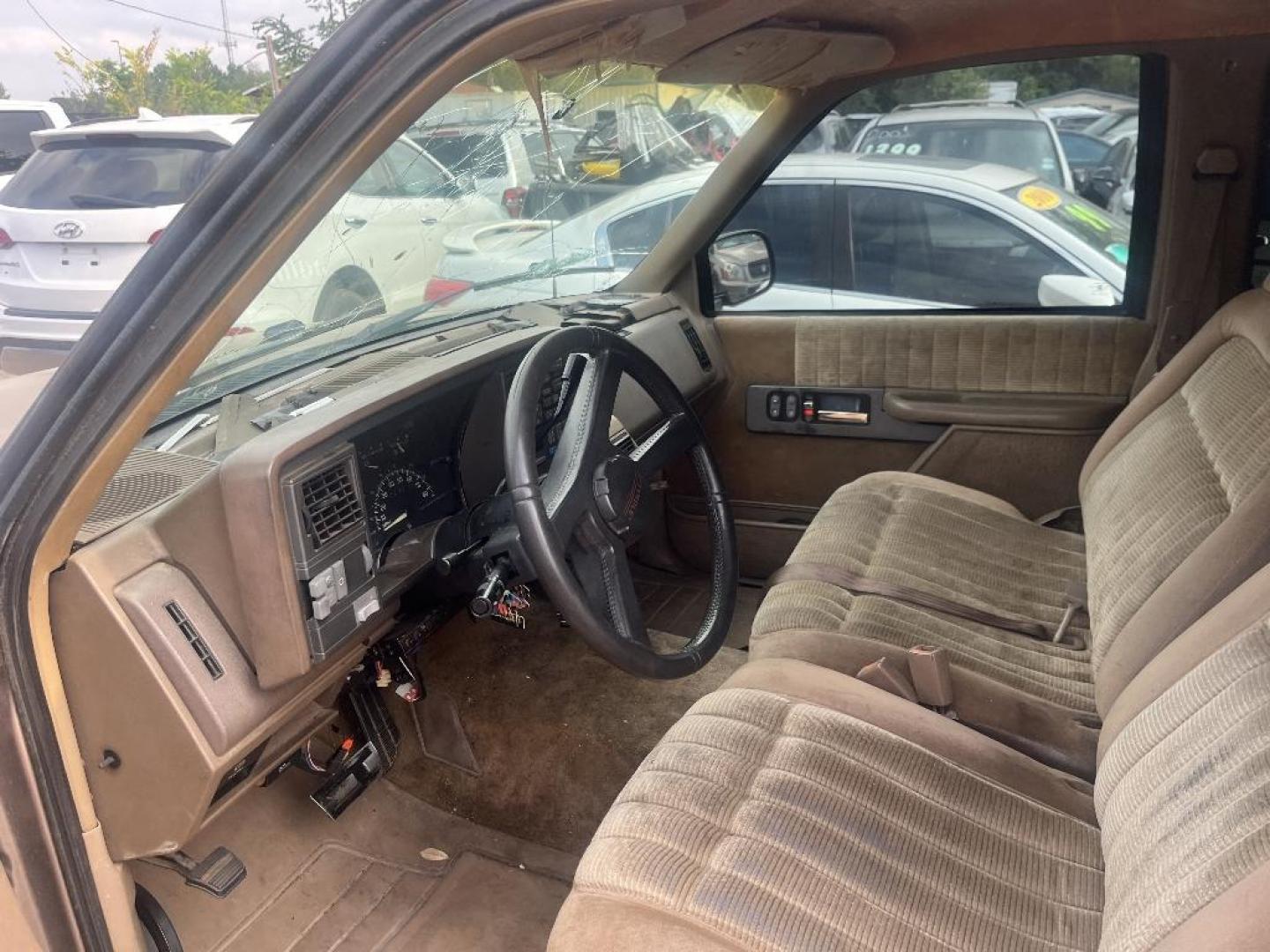 1994 BROWN CHEVROLET C/K 2500 Ext. Cab 6.5-ft. Bed 2WD (2GCFC29K9R1) with an 5.7L V8 OHV 16V engine, AUTOMATIC transmission, located at 2303 West Mt. Houston, Houston, 77038, (281) 507-3956, 29.771597, -95.339569 - Photo#2