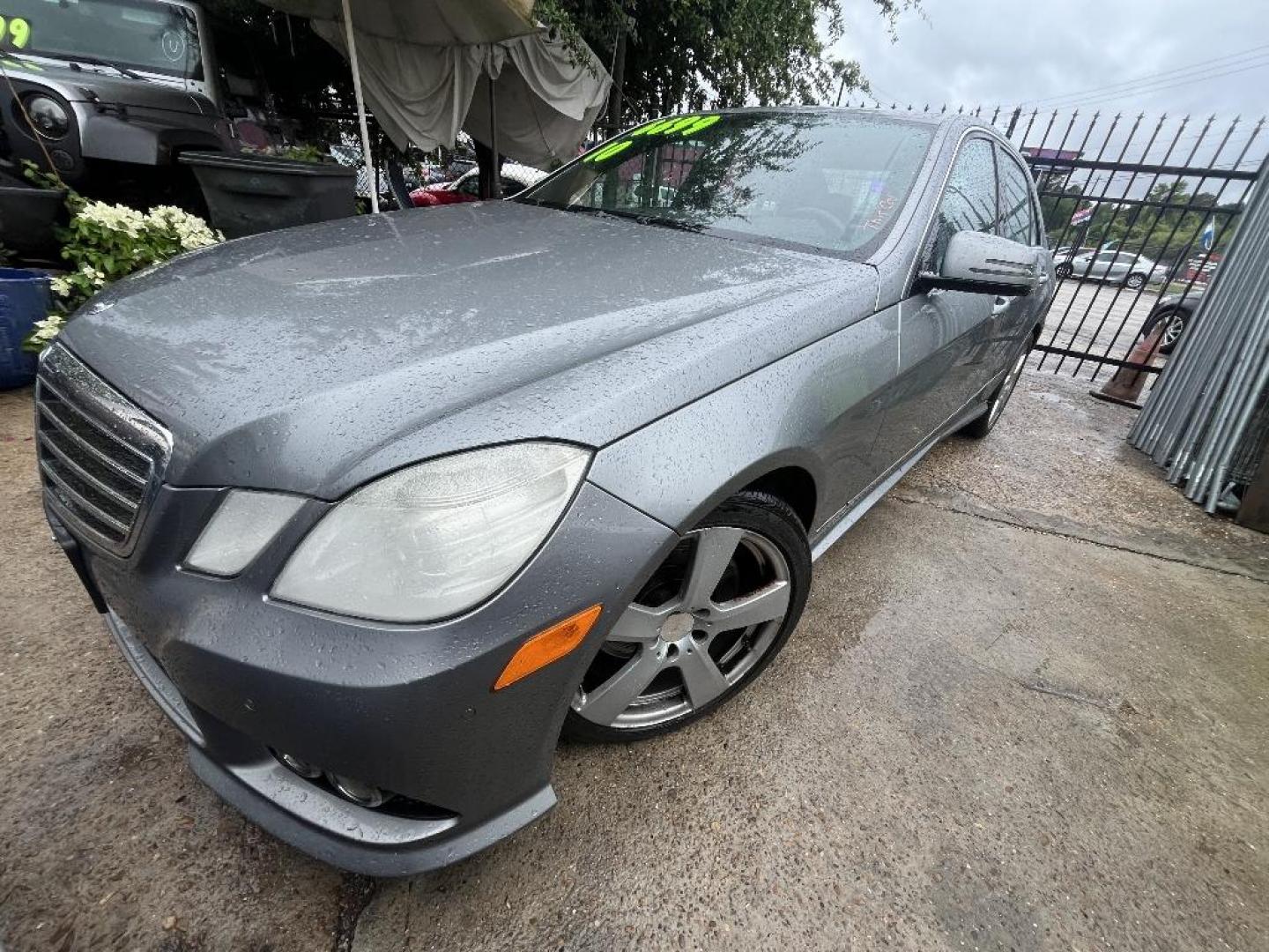 2010 GRAY MERCEDES E-CLASS E350 Sedan (WDDHF5GB5AA) with an 3.5L V6 DOHC 24V engine, AUTOMATIC transmission, located at 2303 West Mt. Houston, Houston, 77038, (281) 507-3956, 29.771597, -95.339569 - Photo#0