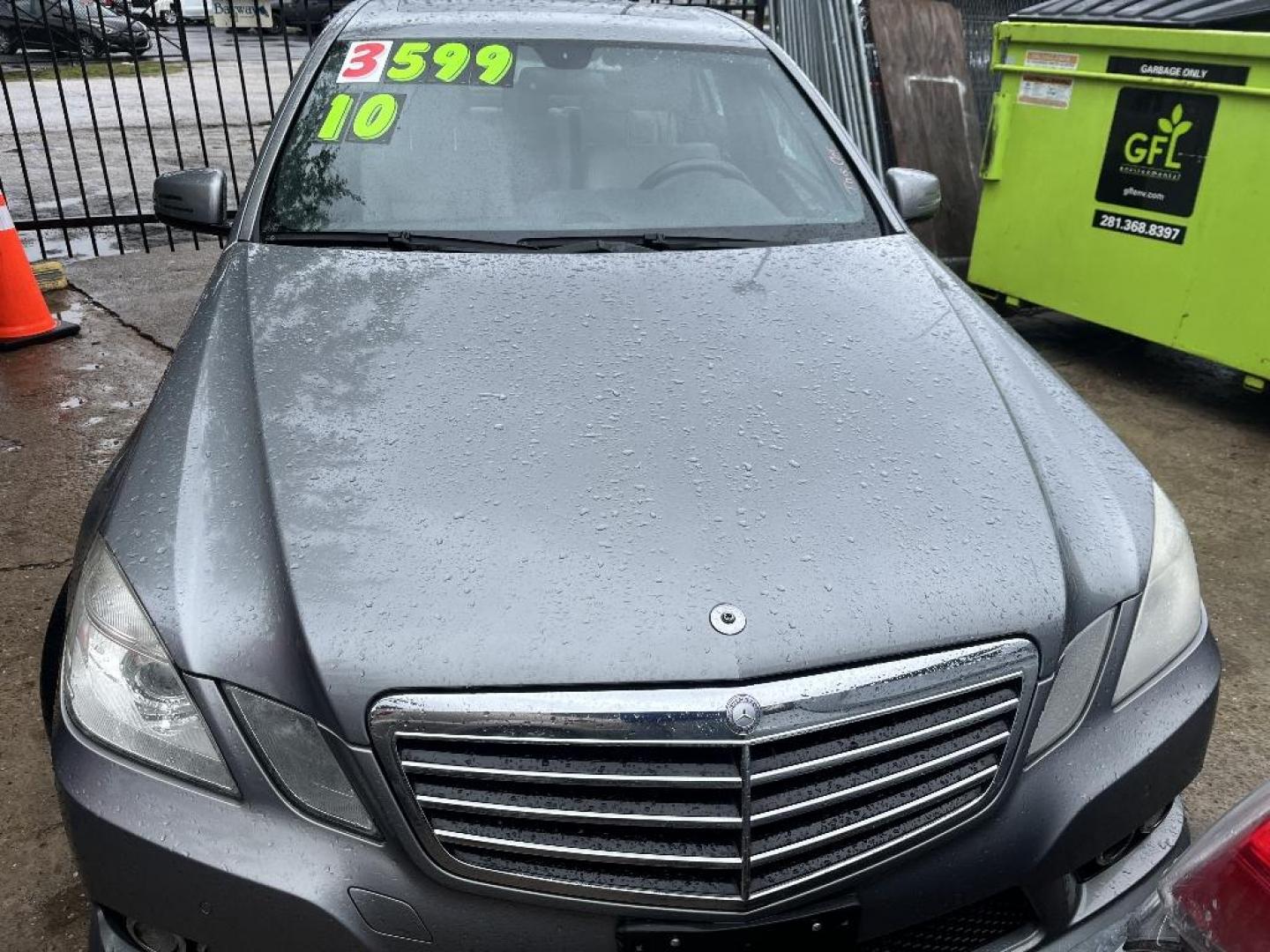 2010 GRAY MERCEDES E-CLASS E350 Sedan (WDDHF5GB5AA) with an 3.5L V6 DOHC 24V engine, AUTOMATIC transmission, located at 2303 West Mt. Houston, Houston, 77038, (281) 507-3956, 29.771597, -95.339569 - Photo#2