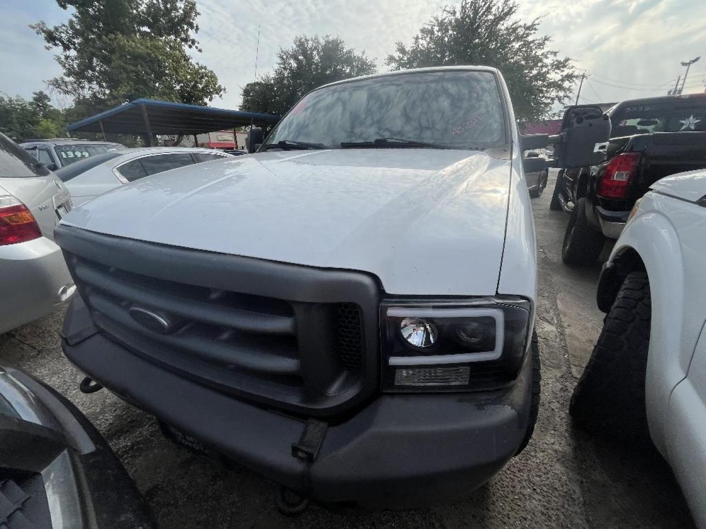 2003 WHITE FORD F-250 SD King Ranch Long Bed 2WD (1FTNF20L53E) with an 5.4L V8 SOHC 16V engine, AUTOMATIC transmission, located at 2303 West Mt. Houston, Houston, 77038, (281) 507-3956, 29.771597, -95.339569 - Photo#3