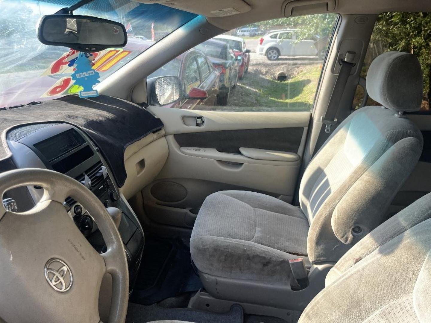 2006 WHITE TOYOTA SIENNA LE 7-Passenger (5TDZA23C86S) with an 3.3L V6 DOHC 24V engine, AUTOMATIC transmission, located at 2303 West Mt. Houston, Houston, 77038, (281) 507-3956, 29.771597, -95.339569 - Photo#1