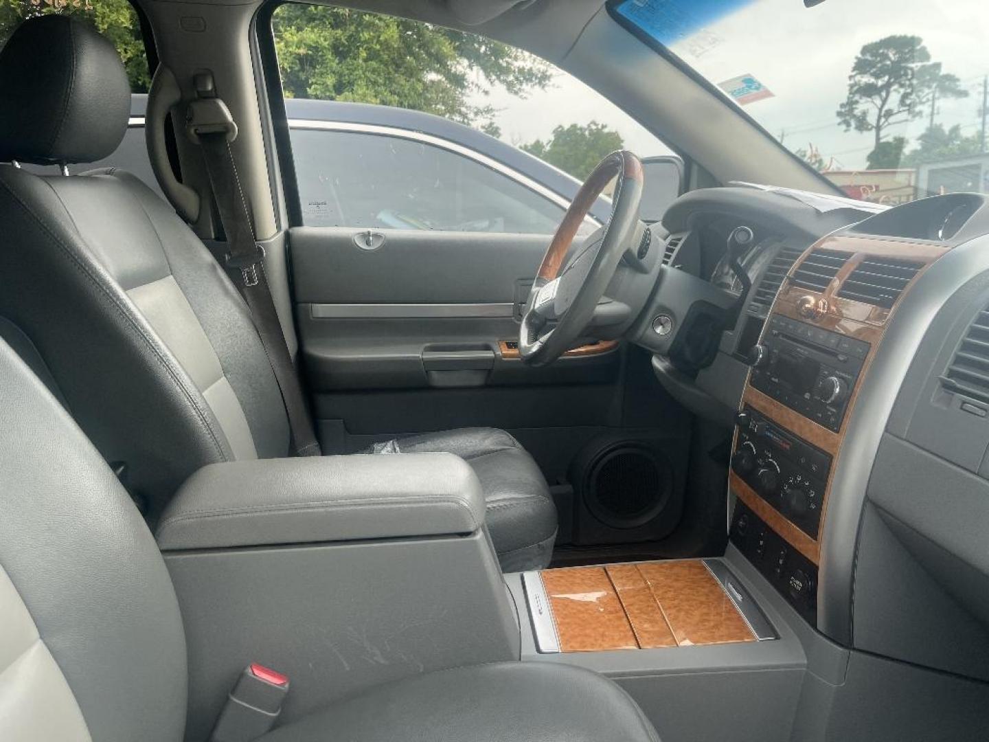 2008 GRAY CHRYSLER ASPEN Limited 2WD (1A8HX58NX8F) with an 4.7L V8 SOHC 16V engine, AUTOMATIC transmission, located at 2303 West Mt. Houston, Houston, 77038, (281) 507-3956, 29.771597, -95.339569 - Photo#1