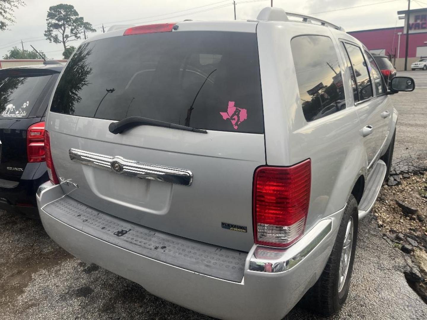 2008 GRAY CHRYSLER ASPEN Limited 2WD (1A8HX58NX8F) with an 4.7L V8 SOHC 16V engine, AUTOMATIC transmission, located at 2303 West Mt. Houston, Houston, 77038, (281) 507-3956, 29.771597, -95.339569 - Photo#2