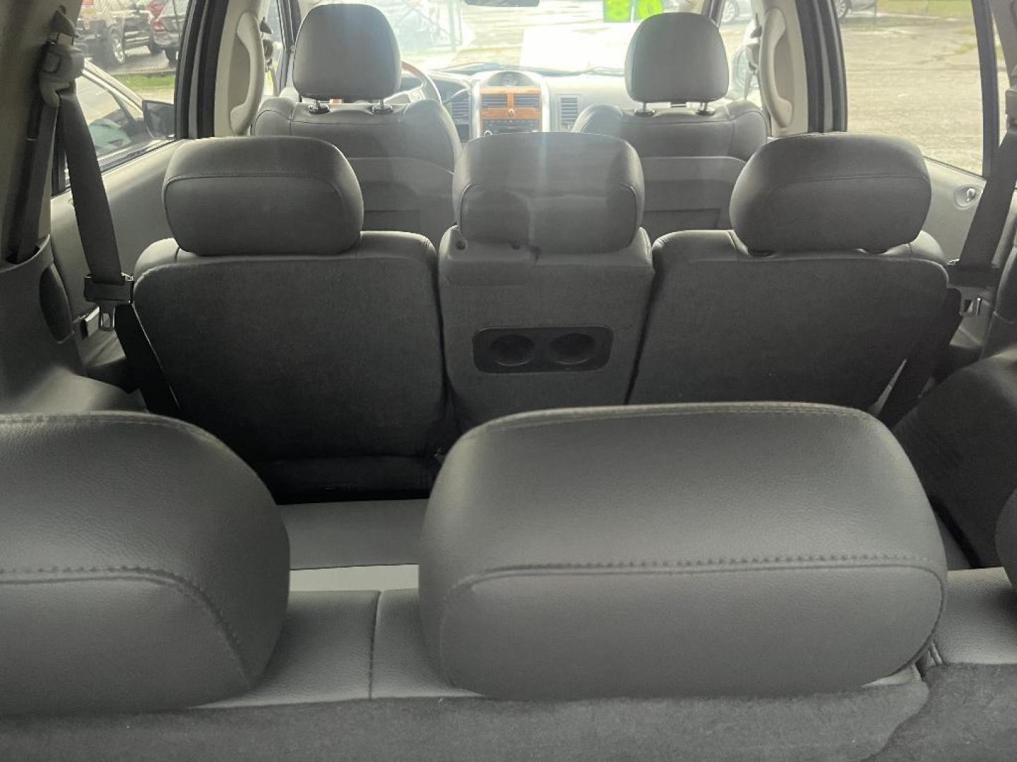 2008 GRAY CHRYSLER ASPEN Limited 2WD (1A8HX58NX8F) with an 4.7L V8 SOHC 16V engine, AUTOMATIC transmission, located at 2303 West Mt. Houston, Houston, 77038, (281) 507-3956, 29.771597, -95.339569 - Photo#3