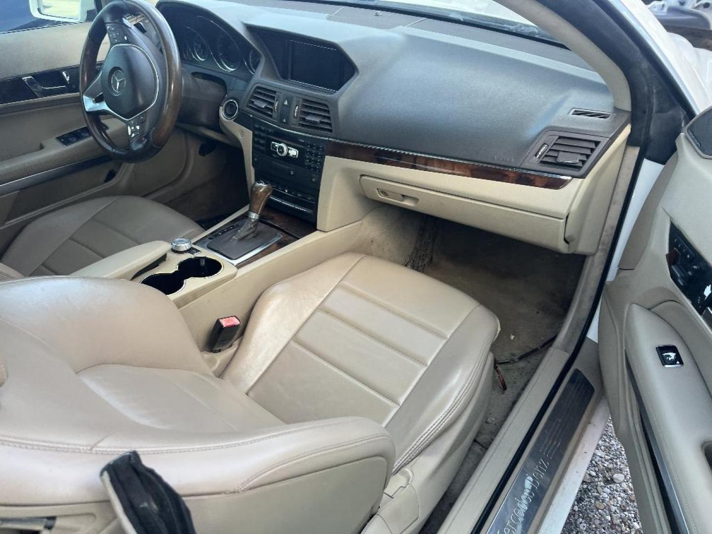2012 WHITE MERCEDES-BENZ E-CLASS E350 Coupe (WDDKJ5KB2CF) with an 3.5L V6 DOHC 24V engine, AUTOMATIC transmission, located at 2303 West Mt. Houston, Houston, 77038, (281) 507-3956, 29.771597, -95.339569 - Photo#2