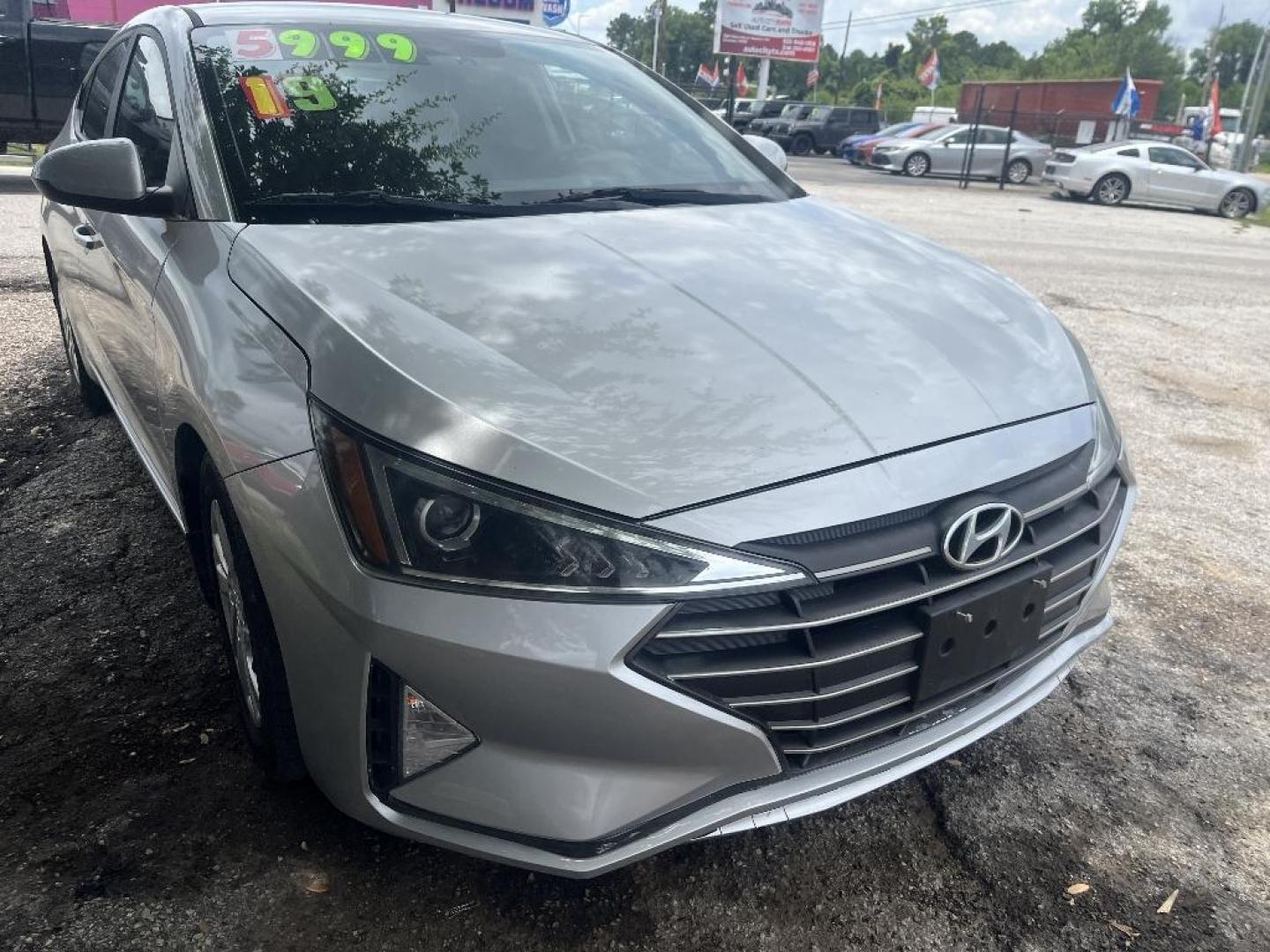 2019 GRAY HYUNDAI ELANTRA SE 6AT (5NPD74LF3KH) with an 1.8L L4 DOHC 16V engine, AUTOMATIC transmission, located at 2303 West Mt. Houston, Houston, 77038, (281) 507-3956, 29.771597, -95.339569 - Photo#0
