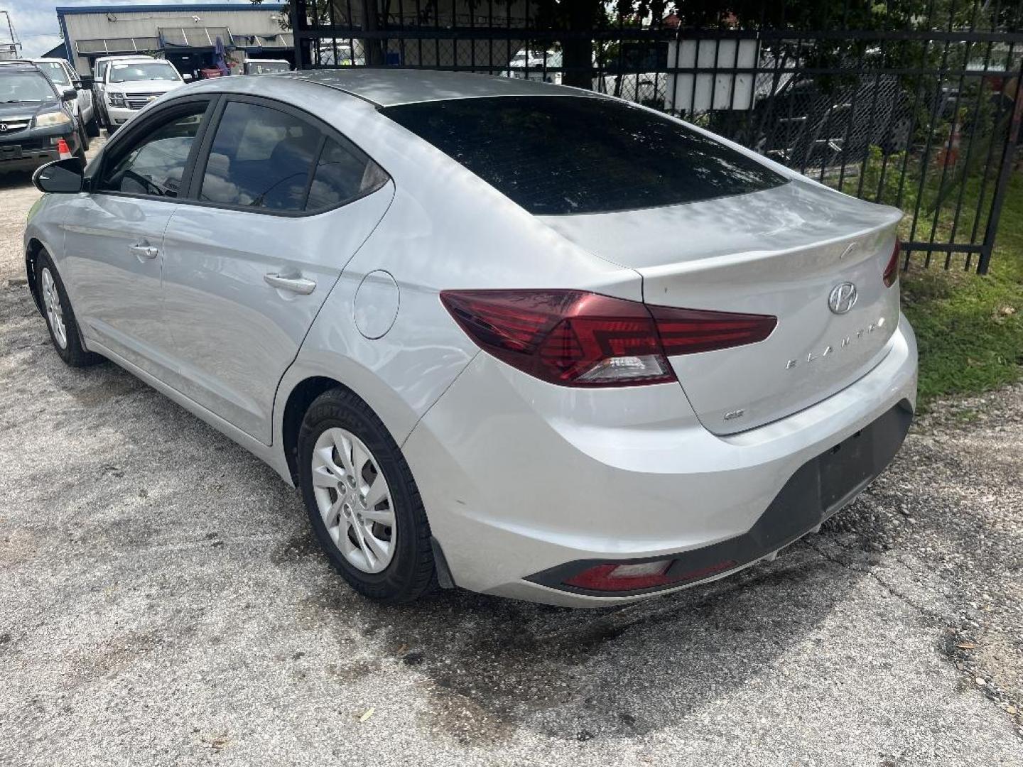 2019 GRAY HYUNDAI ELANTRA SE 6AT (5NPD74LF3KH) with an 1.8L L4 DOHC 16V engine, AUTOMATIC transmission, located at 2303 West Mt. Houston, Houston, 77038, (281) 507-3956, 29.771597, -95.339569 - Photo#1