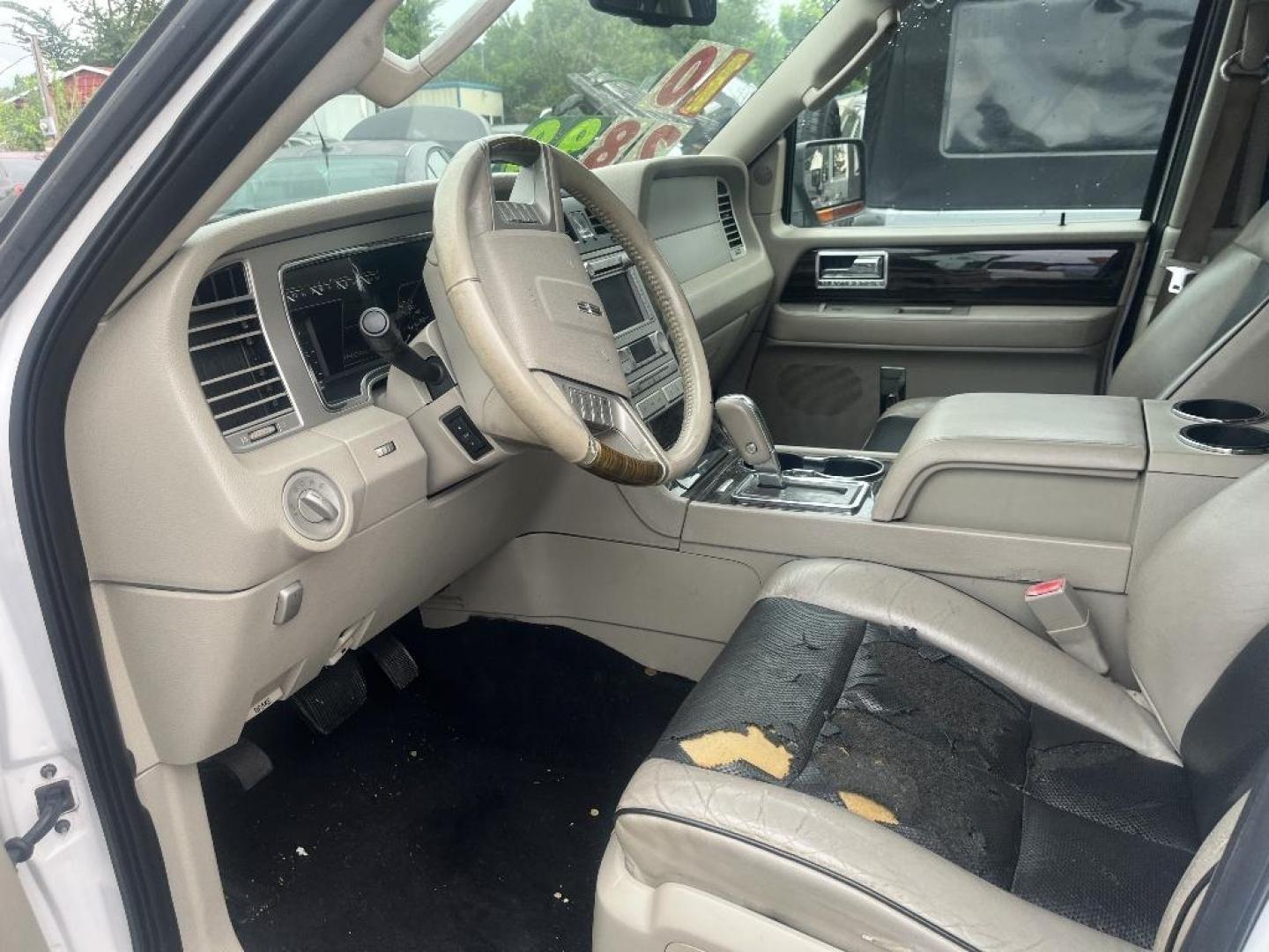 2010 WHITE LINCOLN NAVIGATOR 2WD (5LMJJ2H54AE) with an 5.4L V8 SOHC 24V engine, AUTOMATIC transmission, located at 2303 West Mt. Houston, Houston, 77038, (281) 507-3956, 29.771597, -95.339569 - Photo#1