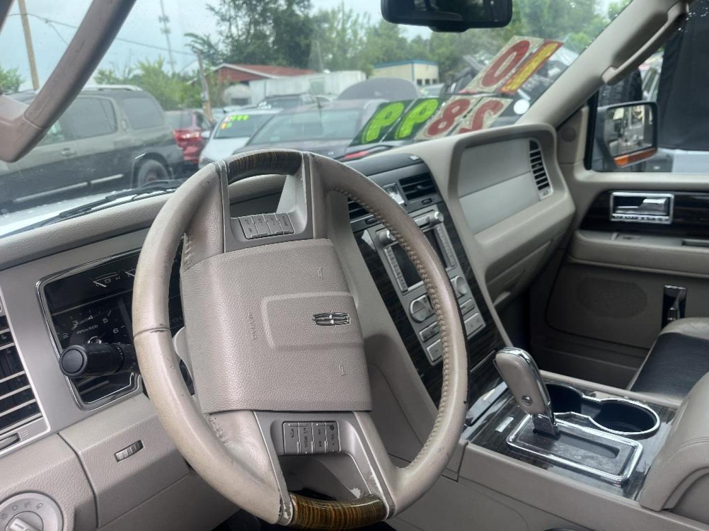 2010 WHITE LINCOLN NAVIGATOR 2WD (5LMJJ2H54AE) with an 5.4L V8 SOHC 24V engine, AUTOMATIC transmission, located at 2303 West Mt. Houston, Houston, 77038, (281) 507-3956, 29.771597, -95.339569 - Photo#3