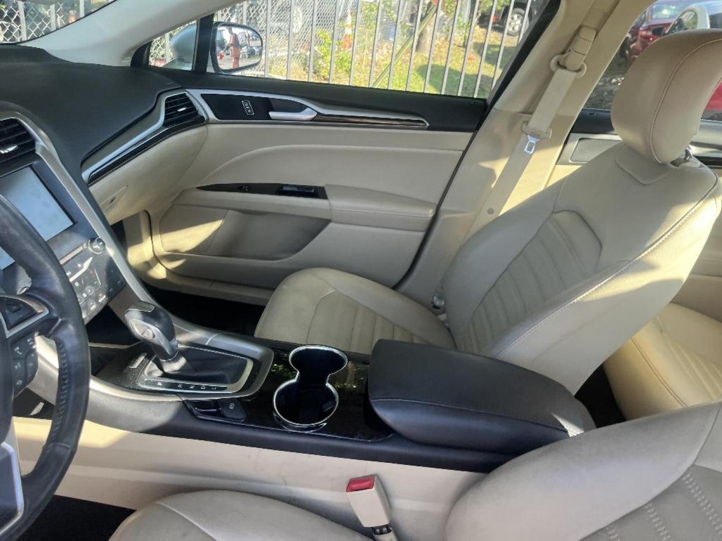 2014 GRAY FORD FUSION HYBRID SE (3FA6P0LU8ER) with an 2.0L L4 DOHC 16V HYBRID engine, AUTOMATIC transmission, located at 2303 West Mt. Houston, Houston, 77038, (281) 507-3956, 29.771597, -95.339569 - Photo#4