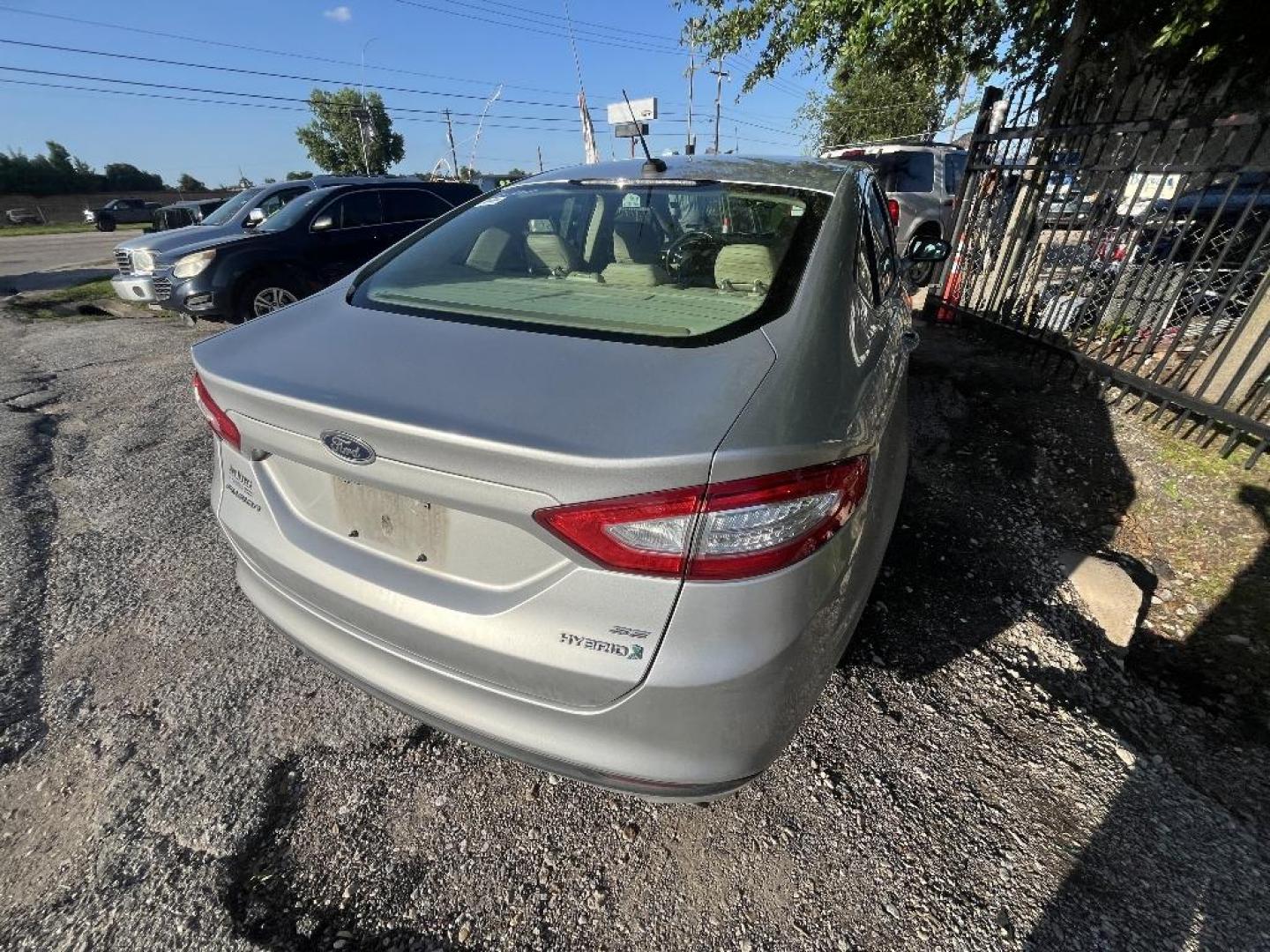 2014 GRAY FORD FUSION HYBRID SE (3FA6P0LU8ER) with an 2.0L L4 DOHC 16V HYBRID engine, AUTOMATIC transmission, located at 2303 West Mt. Houston, Houston, 77038, (281) 507-3956, 29.771597, -95.339569 - Photo#5