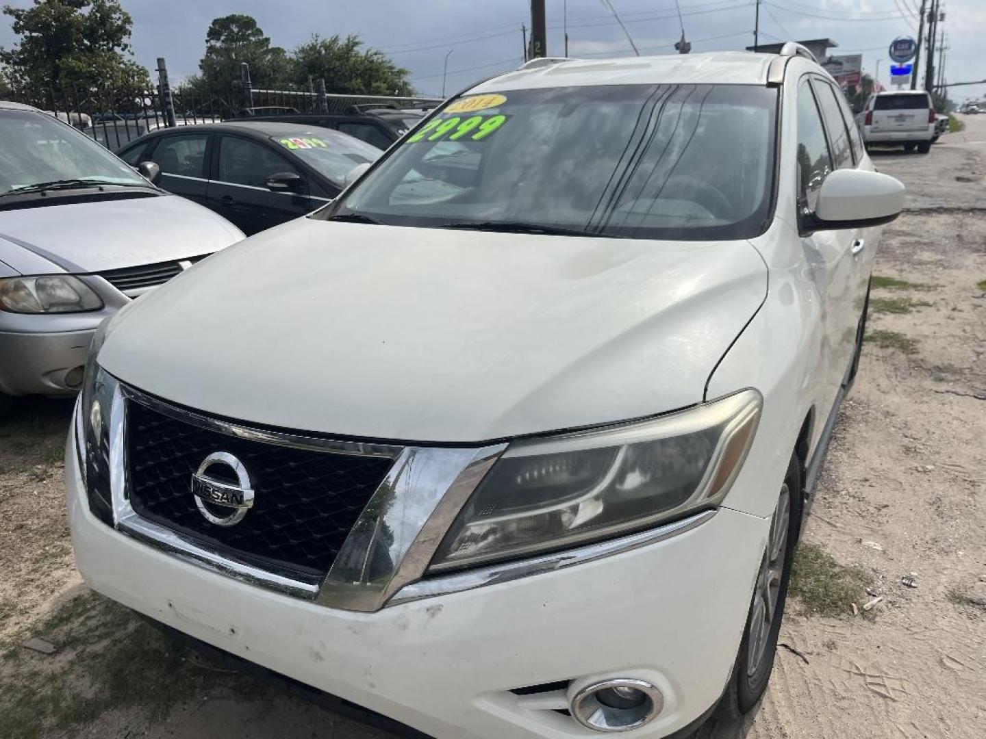 2014 Nissan Pathfinder SV 2WD's photo