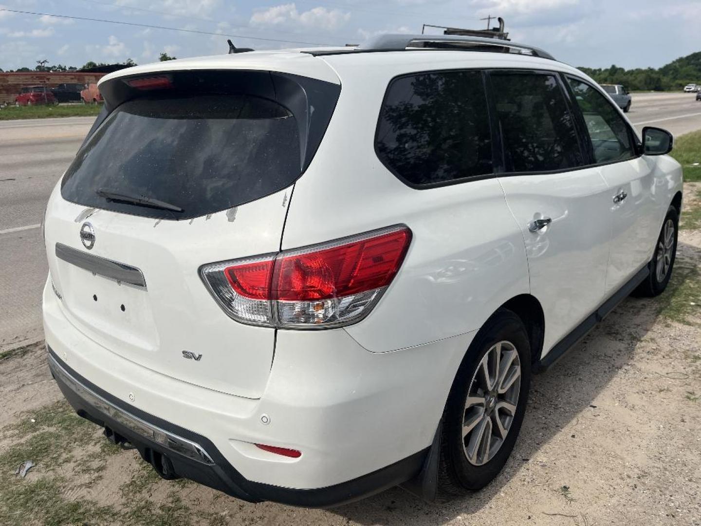 2014 WHITE NISSAN PATHFINDER S 2WD (5N1AR2MN5EC) with an 3.5L V6 DOHC 24V engine, AUTOMATIC transmission, located at 2303 West Mt. Houston, Houston, 77038, (281) 507-3956, 29.771597, -95.339569 - Photo#3