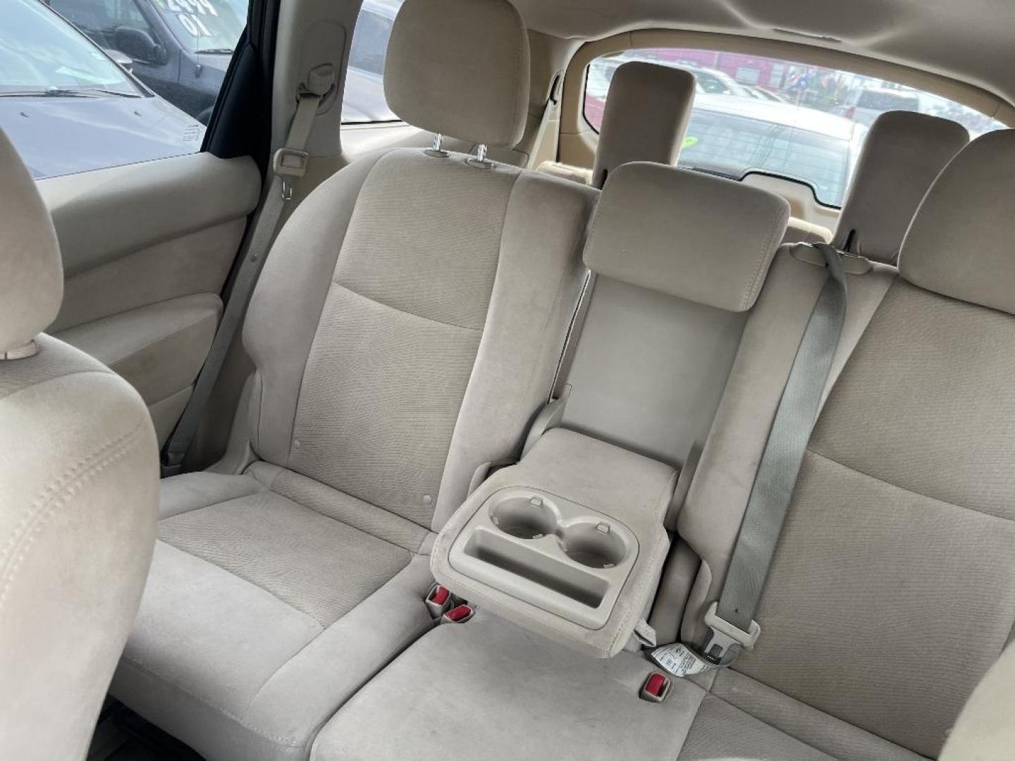 2014 WHITE NISSAN PATHFINDER S 2WD (5N1AR2MN5EC) with an 3.5L V6 DOHC 24V engine, AUTOMATIC transmission, located at 2303 West Mt. Houston, Houston, 77038, (281) 507-3956, 29.771597, -95.339569 - Photo#4