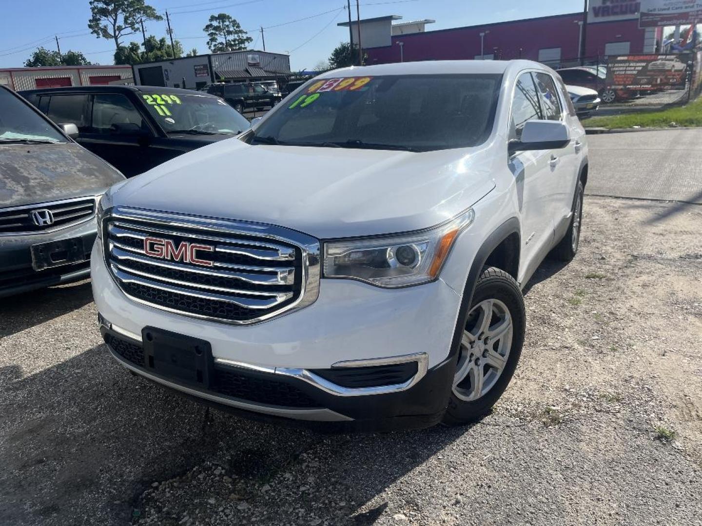 2019 WHITE GMC ACADIA SLE-1 FWD (1GKKNKLA1KZ) with an 2.5L L4 DOHC 16V engine, AUTOMATIC transmission, located at 2303 West Mt. Houston, Houston, 77038, (281) 507-3956, 29.771597, -95.339569 - Photo#0