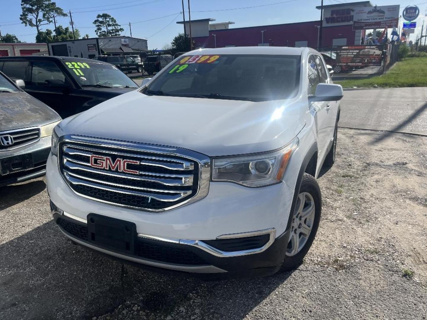 2019 WHITE GMC ACADIA SLE-1 FWD (1GKKNKLA1KZ) with an 2.5L L4 DOHC 16V engine, AUTOMATIC transmission, located at 2303 West Mt. Houston, Houston, 77038, (281) 507-3956, 29.771597, -95.339569 - Photo#2