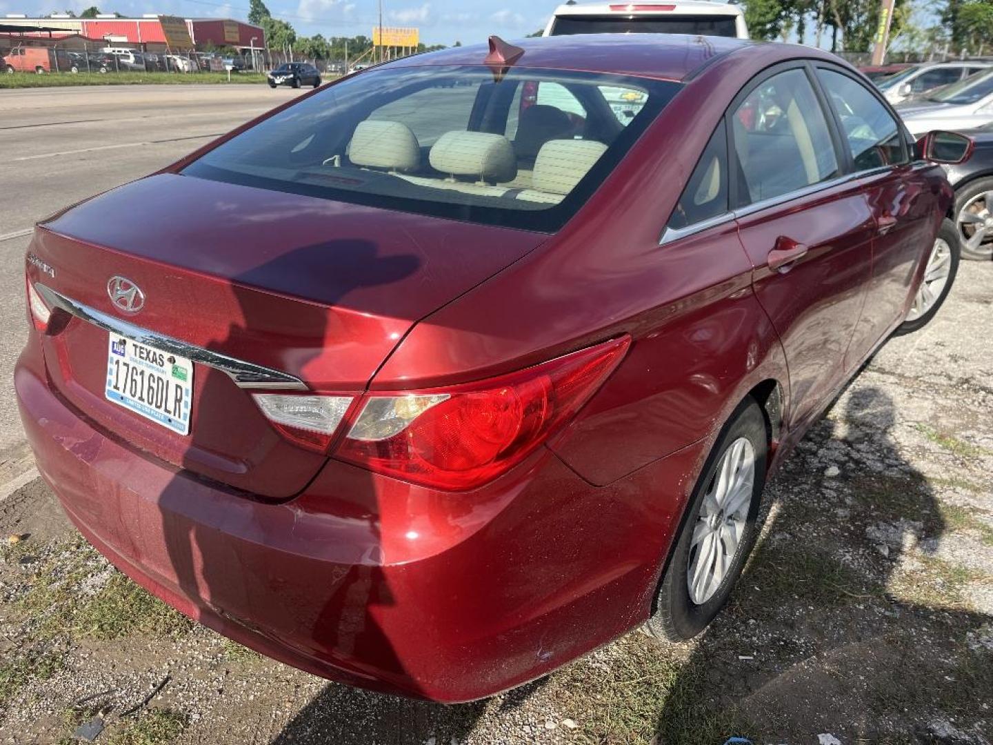 2011 RED HYUNDAI SONATA GLS Auto (5NPEB4AC7BH) with an 2.4L L4 DOHC 16V engine, AUTOMATIC transmission, located at 2303 West Mt. Houston, Houston, 77038, (281) 507-3956, 29.771597, -95.339569 - Photo#4
