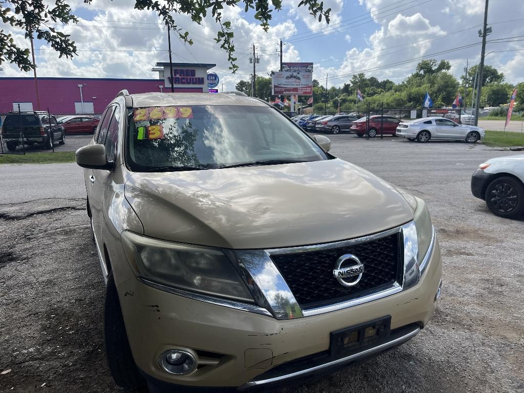 photo of 2013 NISSAN PATHFINDER LE 4WD