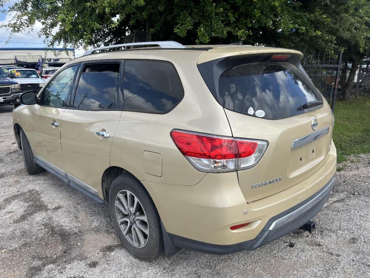 2013 BROWN NISSAN PATHFINDER LE 4WD (5N1AR2MM9DC) with an 3.5L V6 DOHC 24V engine, AUTOMATIC transmission, located at 2303 West Mt. Houston, Houston, 77038, (281) 507-3956, 29.771597, -95.339569 - Photo#4