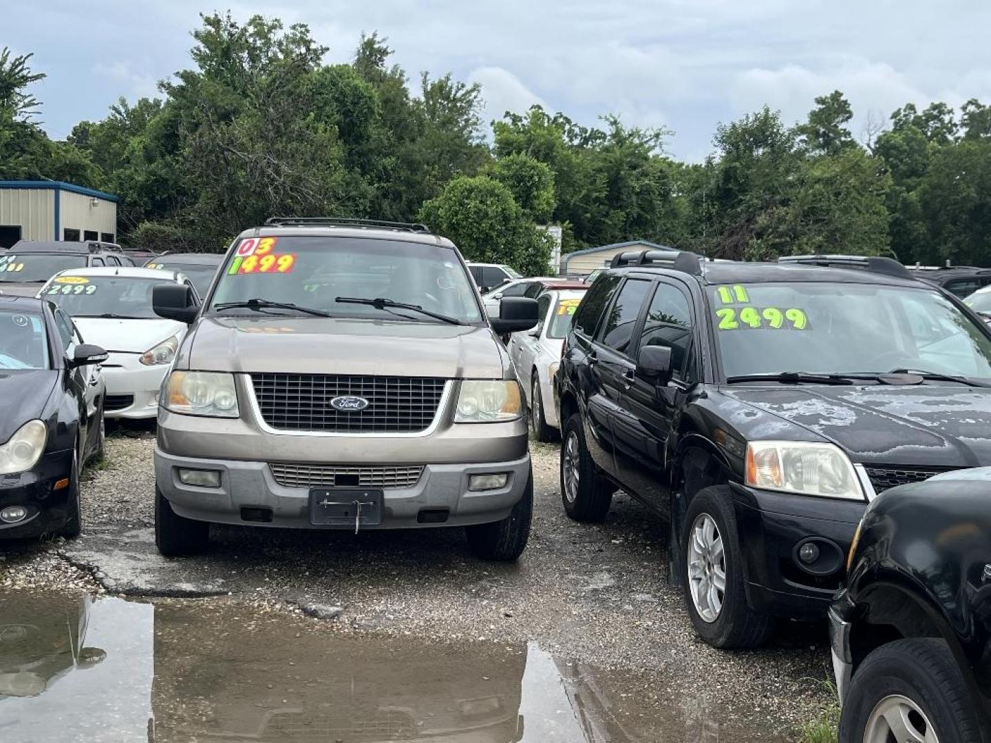 2003 BROWN FORD EXPEDITION XLT Value 4.6L 2WD (1FMRU15W43L) with an 4.6L V8 SOHC 16V engine, AUTOMATIC transmission, located at 2303 West Mt. Houston, Houston, 77038, (281) 507-3956, 29.771597, -95.339569 - Photo#0