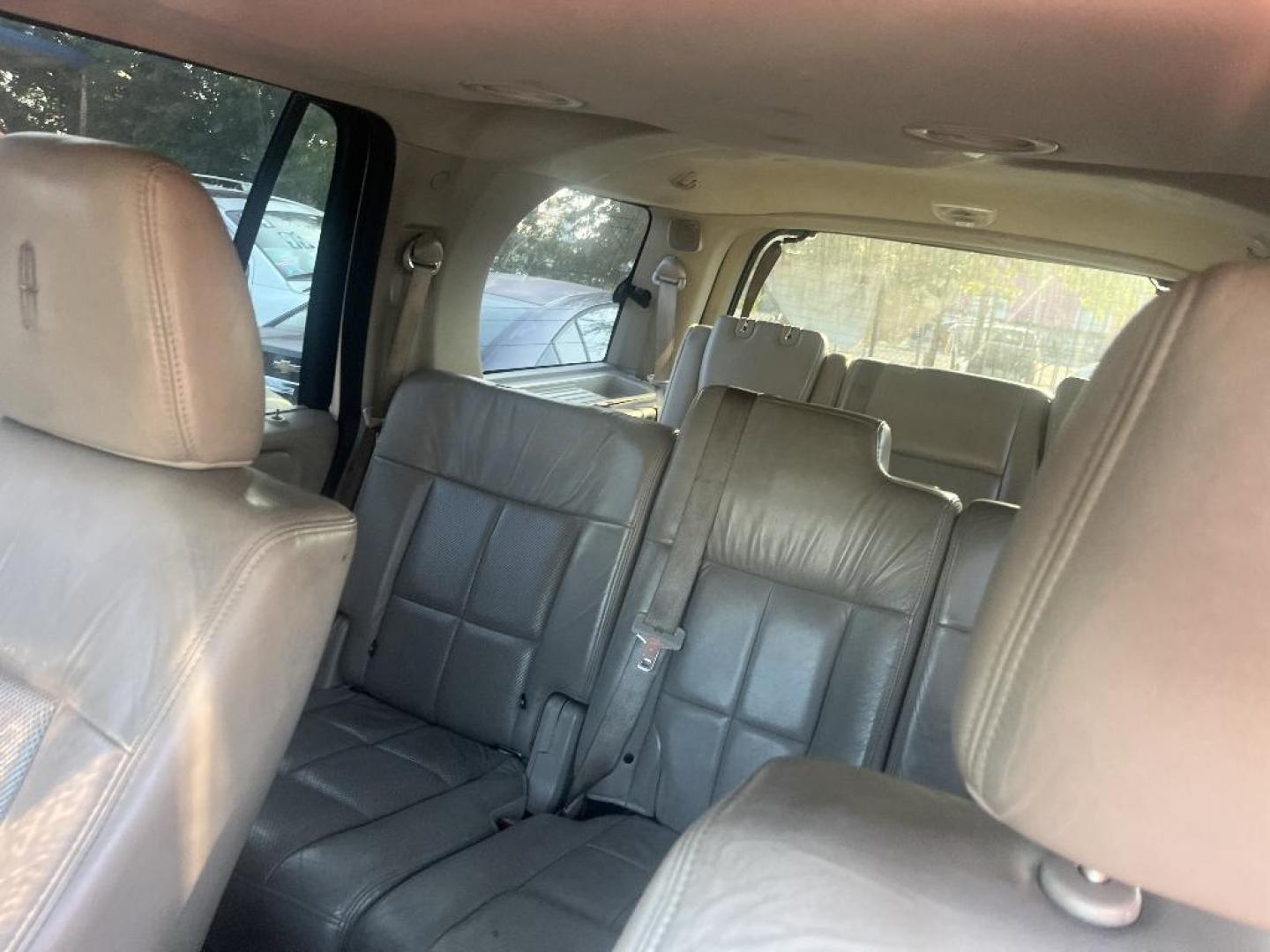 2013 WHITE LINCOLN NAVIGATOR 4WD (5LMJJ2J56DE) with an 5.4L V8 SOHC 24V engine, AUTOMATIC transmission, located at 2303 West Mt. Houston, Houston, 77038, (281) 507-3956, 29.771597, -95.339569- Photo#3