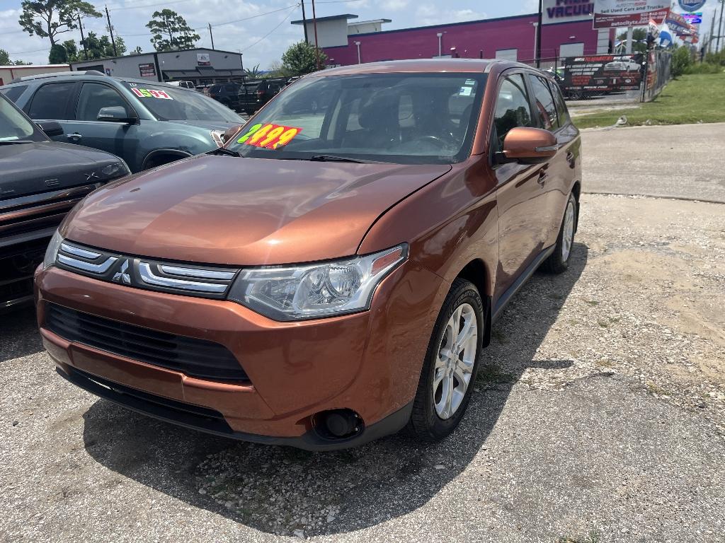 photo of 2014 MITSUBISHI OUTLANDER SE 2WD