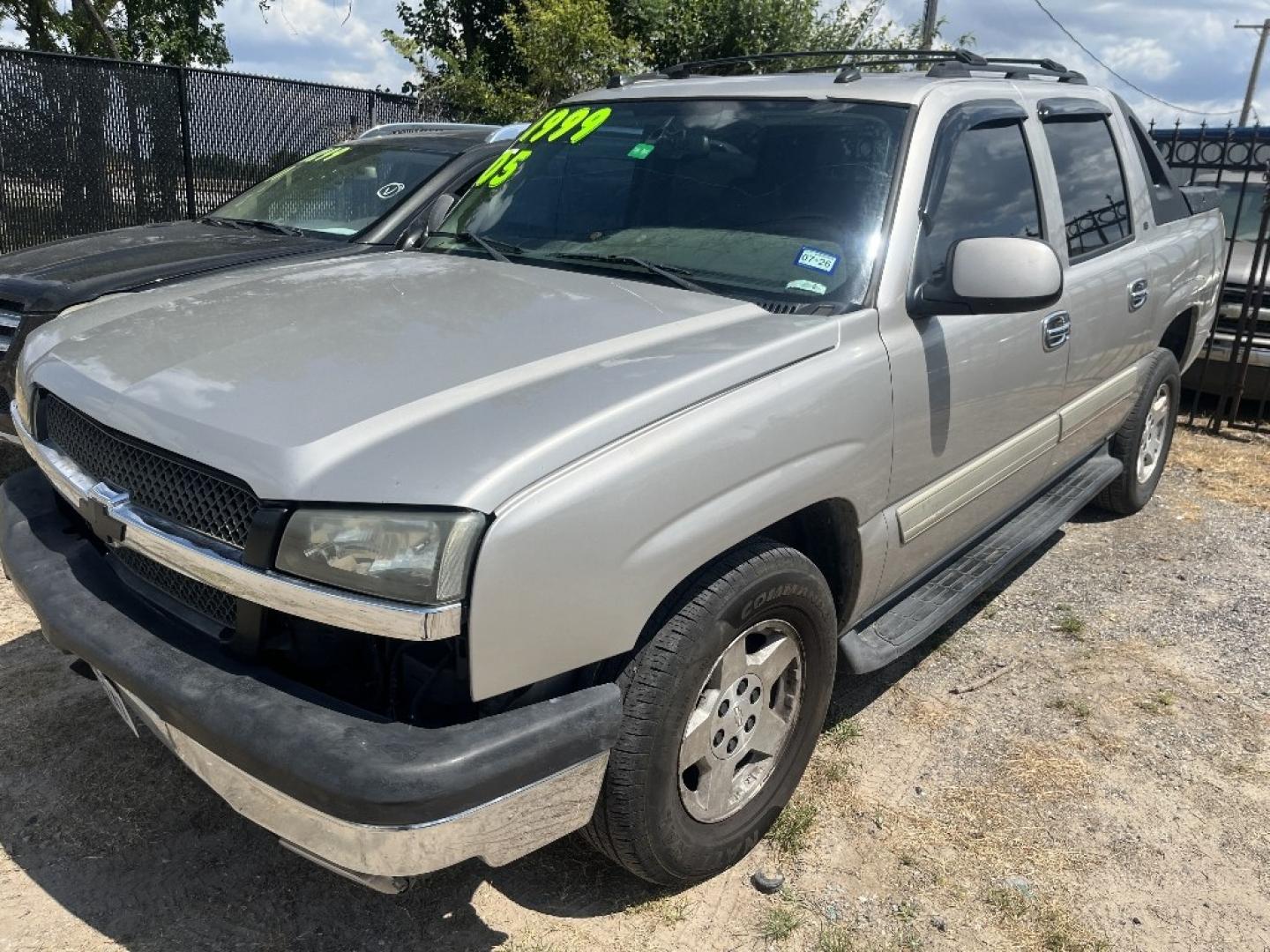 2005 GRAY CHEVROLET AVALANCHE 1500 2WD (3GNEC12Z25G) with an 5.3L V8 OHV 16V FFV engine, AUTOMATIC transmission, located at 2303 West Mt. Houston, Houston, 77038, (281) 507-3956, 29.771597, -95.339569- Photo#1