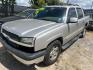 2005 GRAY CHEVROLET AVALANCHE 1500 2WD (3GNEC12Z25G) with an 5.3L V8 OHV 16V FFV engine, AUTOMATIC transmission, located at 2303 West Mt. Houston, Houston, 77038, (281) 507-3956, 29.771597, -95.339569- Photo#1