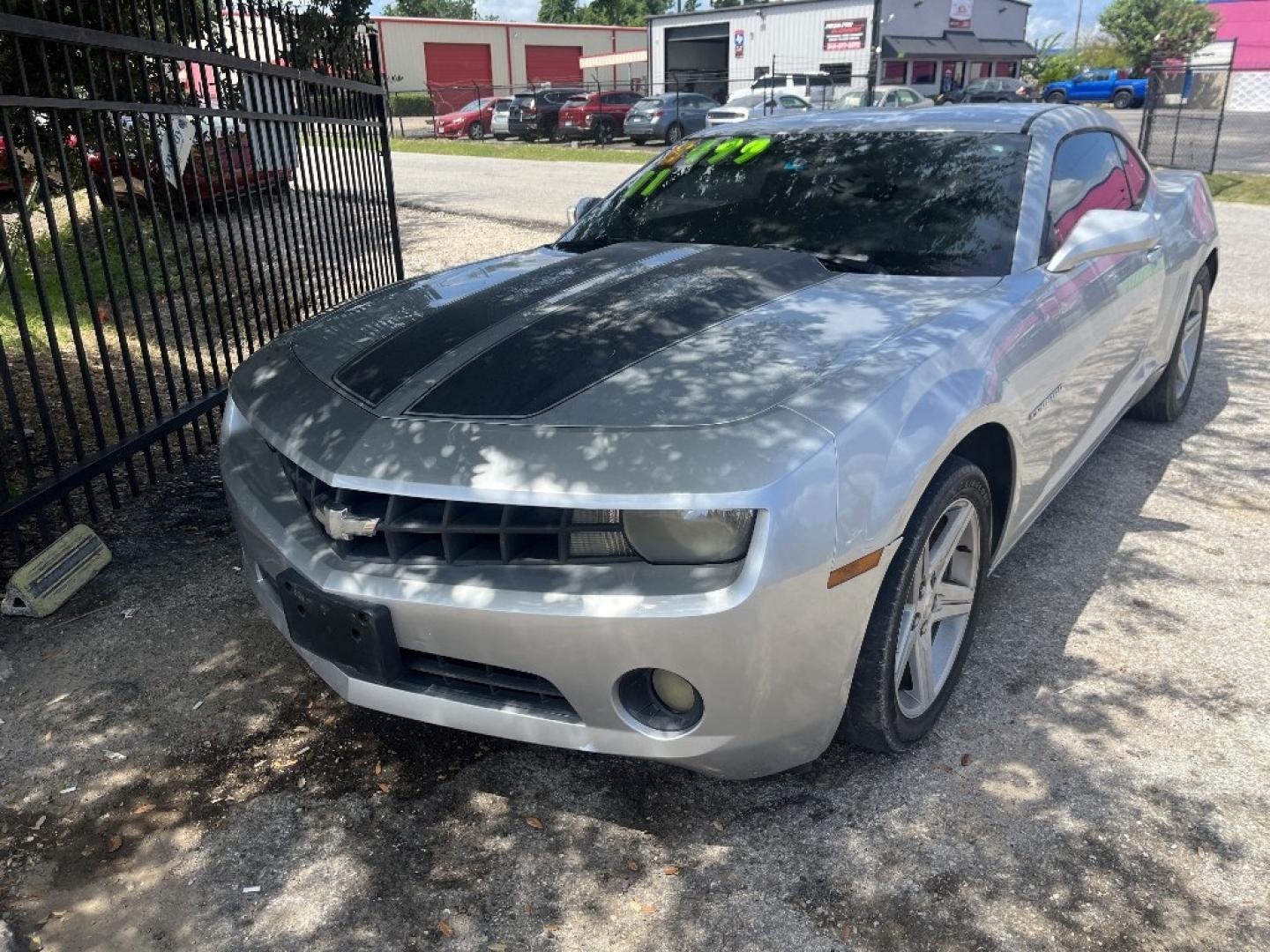 2011 GRAY CHEVROLET CAMARO LT1 Coupe (2G1FB1ED4B9) with an 3.6L V6 DOHC 24V engine, AUTOMATIC transmission, located at 2303 West Mt. Houston, Houston, 77038, (281) 507-3956, 29.771597, -95.339569- Photo#1