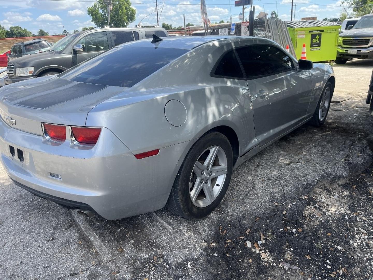 2011 GRAY CHEVROLET CAMARO LT1 Coupe (2G1FB1ED4B9) with an 3.6L V6 DOHC 24V engine, AUTOMATIC transmission, located at 2303 West Mt. Houston, Houston, 77038, (281) 507-3956, 29.771597, -95.339569- Photo#2