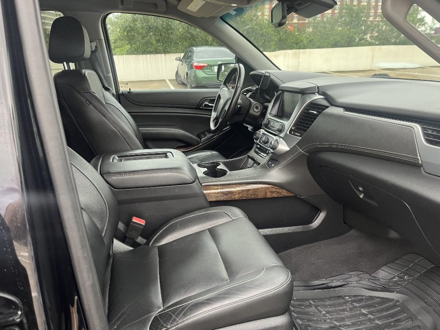 2020 BLACK CHEVROLET SUBURBAN LT 4WD (1GNSKHKC1LR) with an 5.3L V8 OHV 16V engine, AUTOMATIC transmission, located at 2303 West Mt. Houston, Houston, 77038, (281) 507-3956, 29.771597, -95.339569- Photo#2