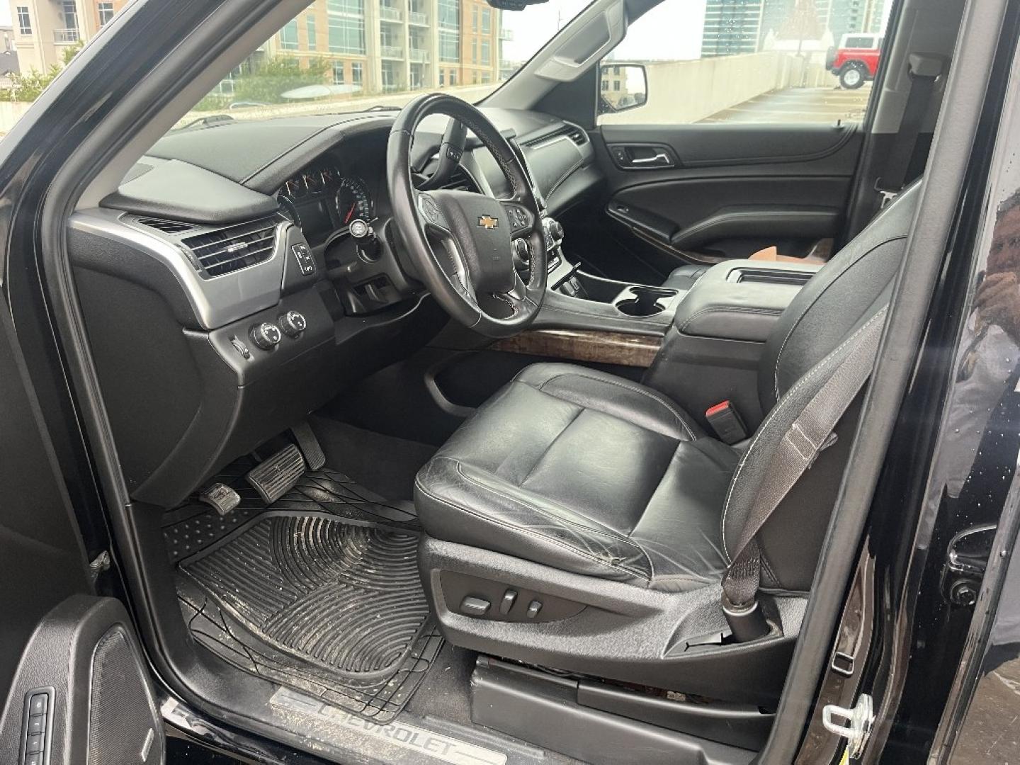 2020 BLACK CHEVROLET SUBURBAN LT 4WD (1GNSKHKC1LR) with an 5.3L V8 OHV 16V engine, AUTOMATIC transmission, located at 2303 West Mt. Houston, Houston, 77038, (281) 507-3956, 29.771597, -95.339569- Photo#7