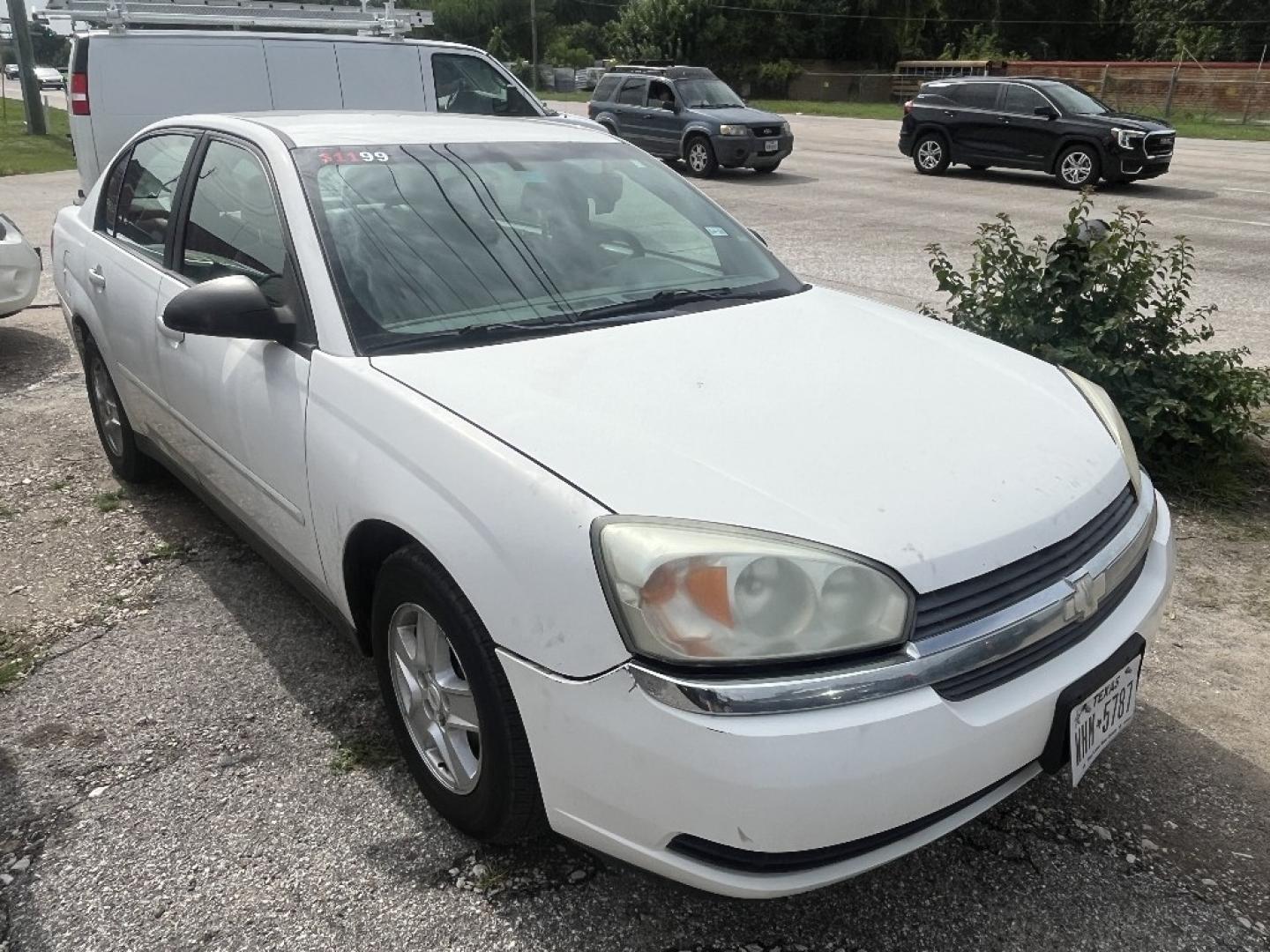2004 WHITE /TAN CHEVROLET MALIBU LS (1G1ZT52864F) with an 3.5L V6 OHV 12V engine, AUTOMATIC transmission, located at 2303 West Mt. Houston, Houston, 77038, (281) 507-3956, 29.771597, -95.339569- Photo#0