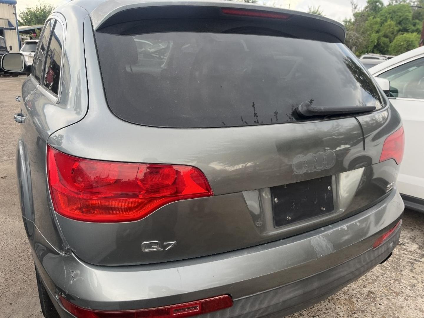 2007 SILVER /BLACK AUDI Q7 3.6 quattro Premium (WA1BY74L27D) with an 3.6L V6 DOHC 24V engine, AUTOMATIC transmission, located at 2303 West Mt. Houston, Houston, 77038, (281) 507-3956, 29.771597, -95.339569- Photo#1