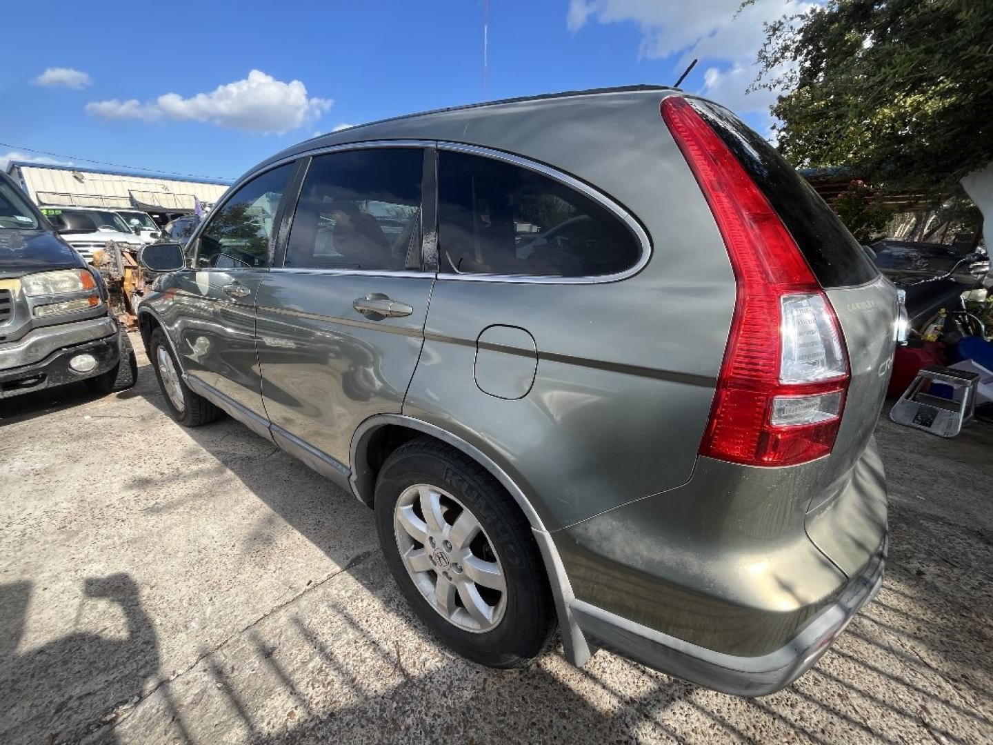 2007 GREEN HONDA CR-V EX-L 2WD AT (JHLRE38787C) with an 2.4L L4 DOHC 16V engine, AUTOMATIC transmission, located at 2303 West Mt. Houston, Houston, 77038, (281) 507-3956, 29.771597, -95.339569- Photo#2