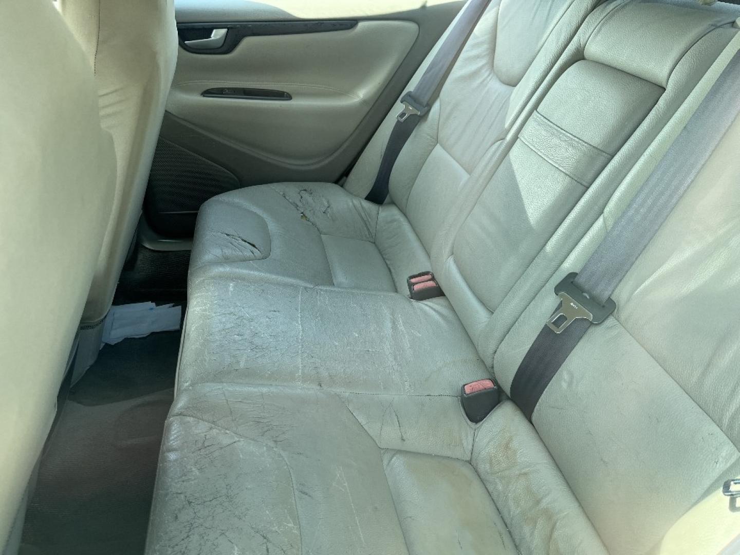 2002 GRAY /GRAY VOLVO S60 2.4M (YV1RS61R522) with an 2.4L L5 DOHC 20V engine, AUTOMATIC transmission, located at 2303 West Mt. Houston, Houston, 77038, (281) 507-3956, 29.771597, -95.339569- Photo#2