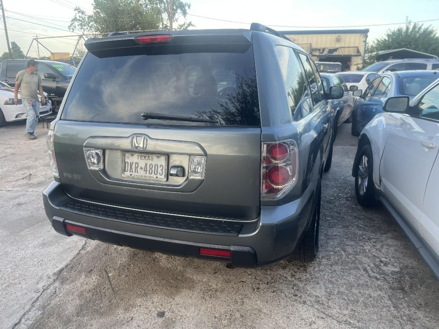 2007 GRAY /GRAY HONDA PILOT EX-L 2WD w/ Navigation (5FNYF28767B) with an 3.5L V6 SOHC 24V engine, AUTOMATIC transmission, located at 2303 West Mt. Houston, Houston, 77038, (281) 507-3956, 29.771597, -95.339569- Photo#3