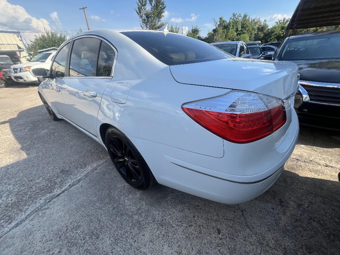 2011 WHITE HYUNDAI GENESIS 4.6L (KMHGC4DF1BU) with an 4.6L V8 DOHC 32V engine, AUTOMATIC transmission, located at 2303 West Mt. Houston, Houston, 77038, (281) 507-3956, 29.771597, -95.339569- Photo#1