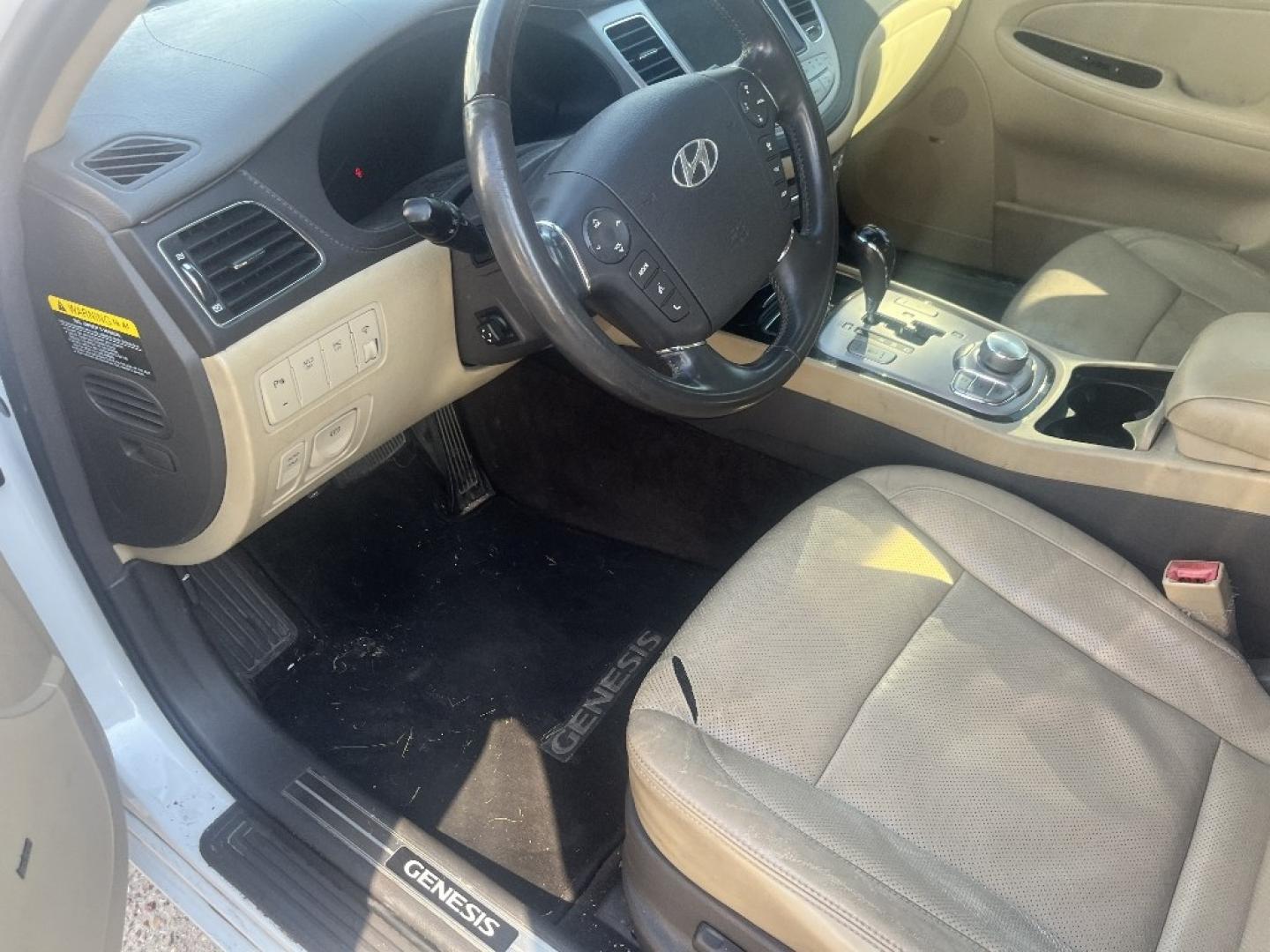 2011 WHITE HYUNDAI GENESIS 4.6L (KMHGC4DF1BU) with an 4.6L V8 DOHC 32V engine, AUTOMATIC transmission, located at 2303 West Mt. Houston, Houston, 77038, (281) 507-3956, 29.771597, -95.339569- Photo#2