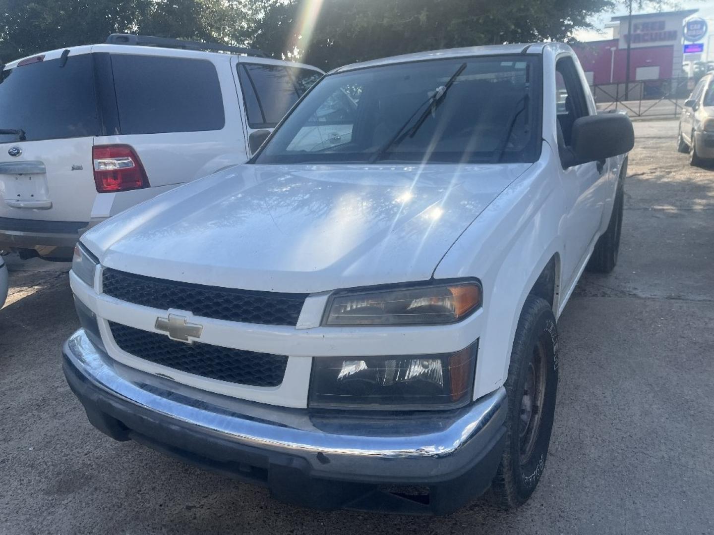2012 WHITE /BLACK CHEVROLET COLORADO Work Truck 2WD (1GCCSBF90C8) with an 2.9L L4 DOHC 16V engine, AUTOMATIC transmission, located at 2303 West Mt. Houston, Houston, 77038, (281) 507-3956, 29.771597, -95.339569- Photo#0