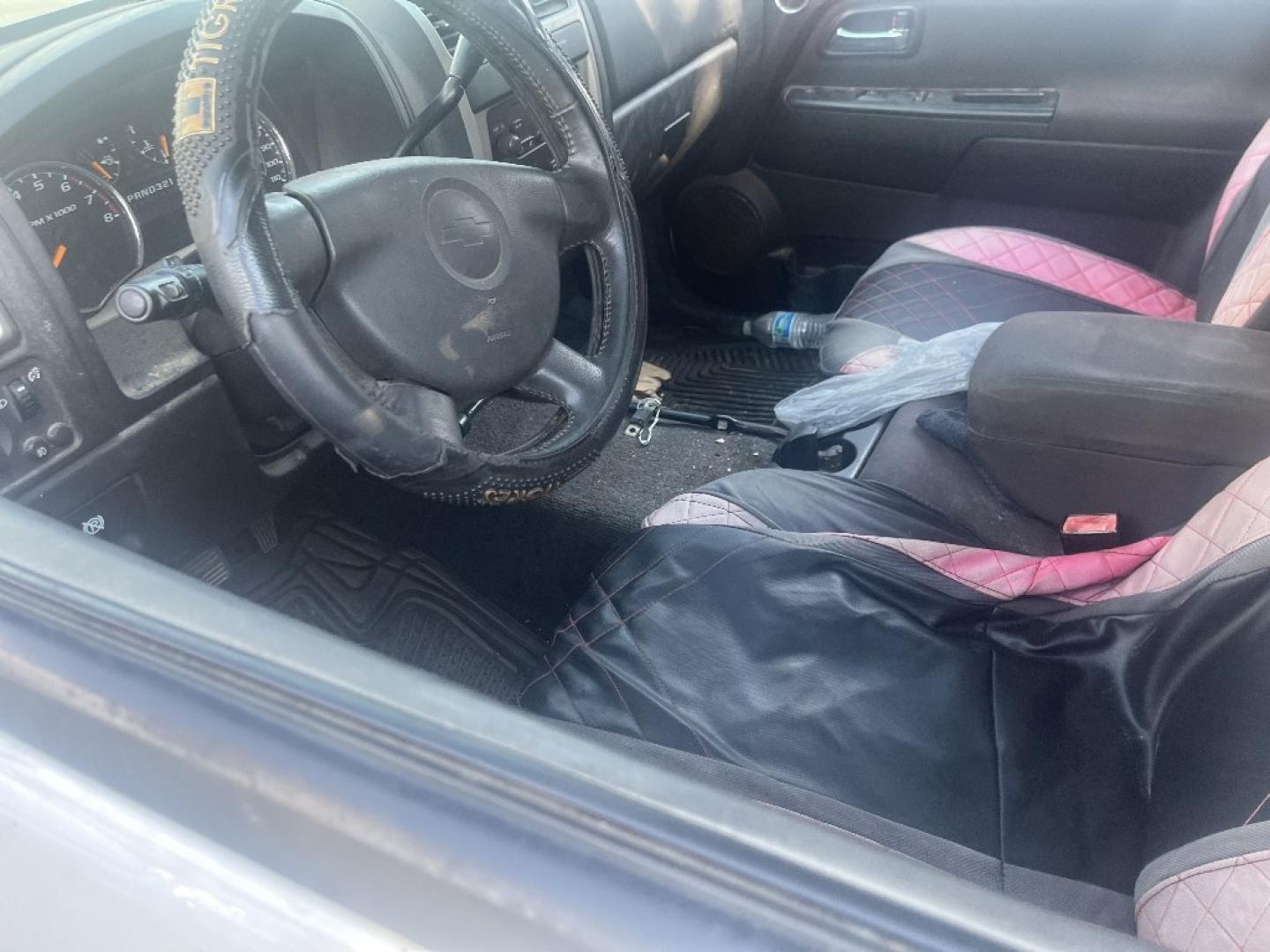 2012 WHITE /BLACK CHEVROLET COLORADO Work Truck 2WD (1GCCSBF90C8) with an 2.9L L4 DOHC 16V engine, AUTOMATIC transmission, located at 2303 West Mt. Houston, Houston, 77038, (281) 507-3956, 29.771597, -95.339569- Photo#2