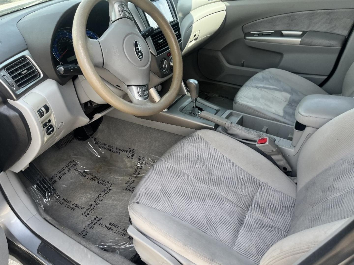 2009 GRAY /GRAY SUBARU FORESTER 2.5X Premium (JF2SH636X9H) with an 2.5L H4 SOHC 16V engine, AUTOMATIC transmission, located at 2303 West Mt. Houston, Houston, 77038, (281) 507-3956, 29.771597, -95.339569- Photo#2